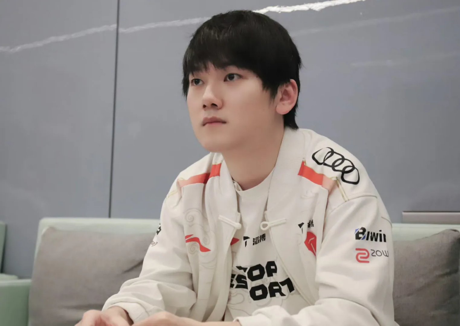 Rookie连续七场比赛得分超过大比分获胜，TES不断突破！观众掌声雷动的简单介绍-九游娱乐